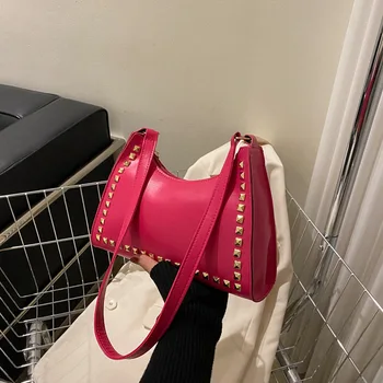 2023 Нова дамска чанта Реколта чанта през рамо Дамски чанти през рамо с нитове В изчистен стил, Луксозни чанти през рамо Дамски чанти Чантата