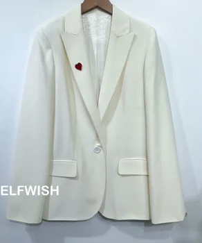 Жена бяло сако и яка една пуговице с дълги ръкави и брошью във формата на сърце, модерен костюм 2022 г.