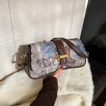Луксозен дамски брандираната чанта през рамо от найлон и изкуствена кожа в стил мозайка с ретро-заключване на Half Moon Messenger Bag