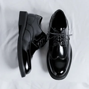 Модерен класически мъжки модел обувки за мъже, Oxfords, обувки от лачена кожа, Бели и черни кожени обувки за сватбени партита