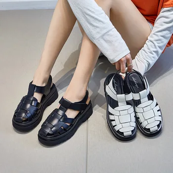 Нови модни дамски сандали-за ролята на държавата в платформата от телешка кожа с Т-образно каишка, дамски обувки на танкетке, летни дамски сандали в ретро стил