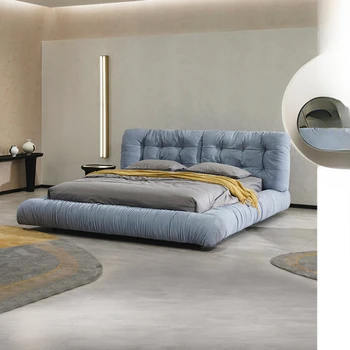 Основна спалня с двойно легло Облак от матирана кожа с минималистичной простота в италиански стил